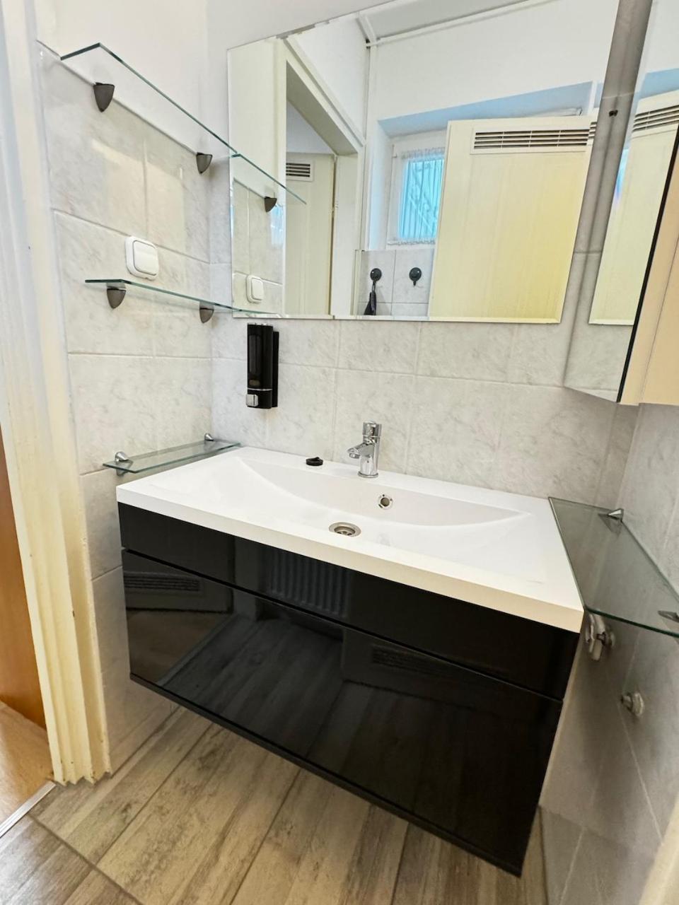 Sze Business Apartment