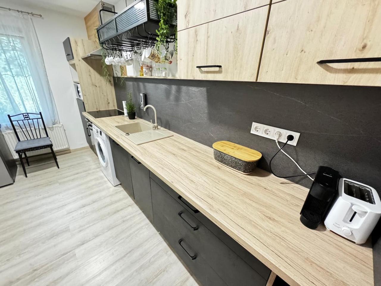 Sze Business Apartment *