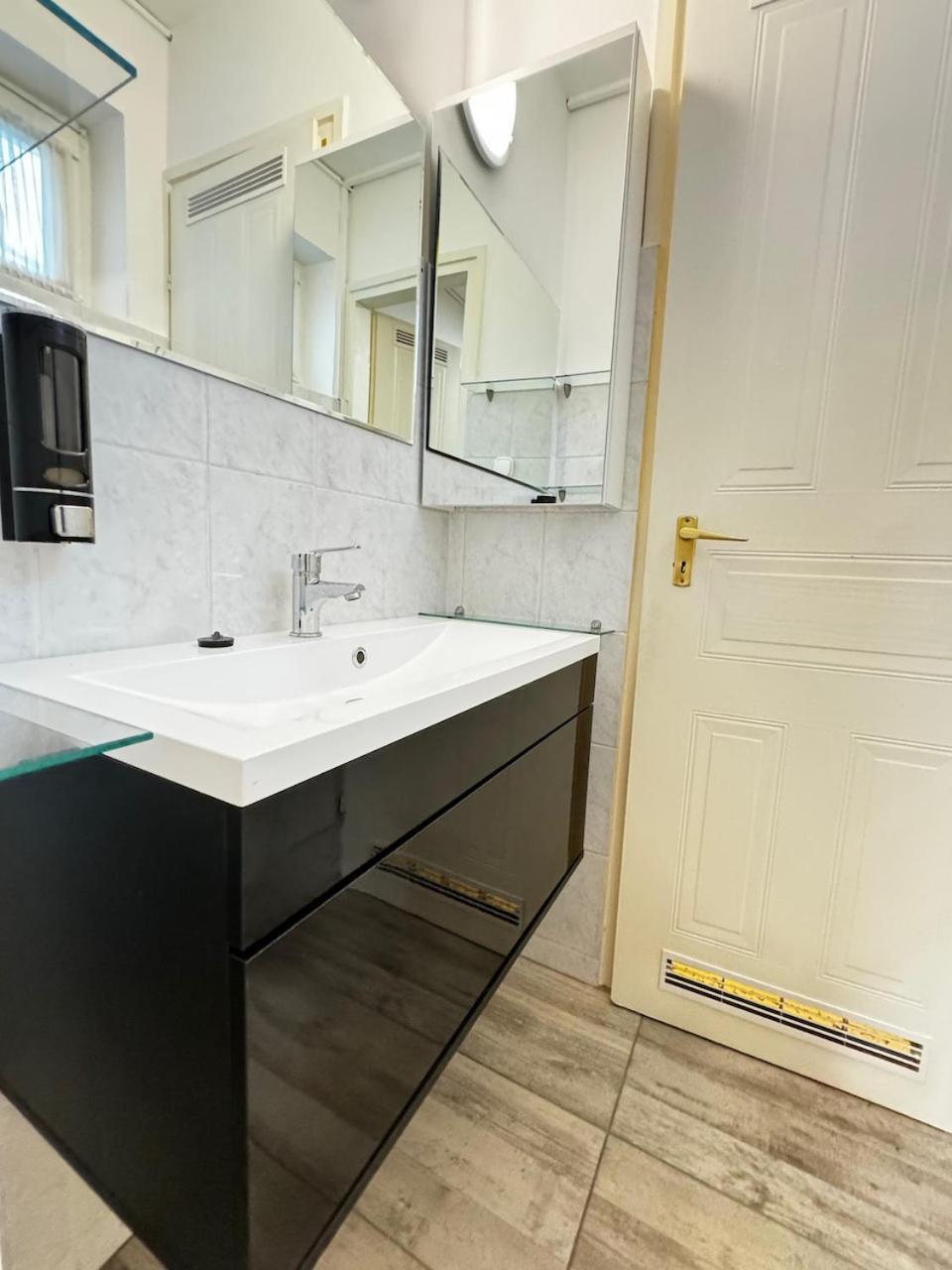 Apartment Sze Business *