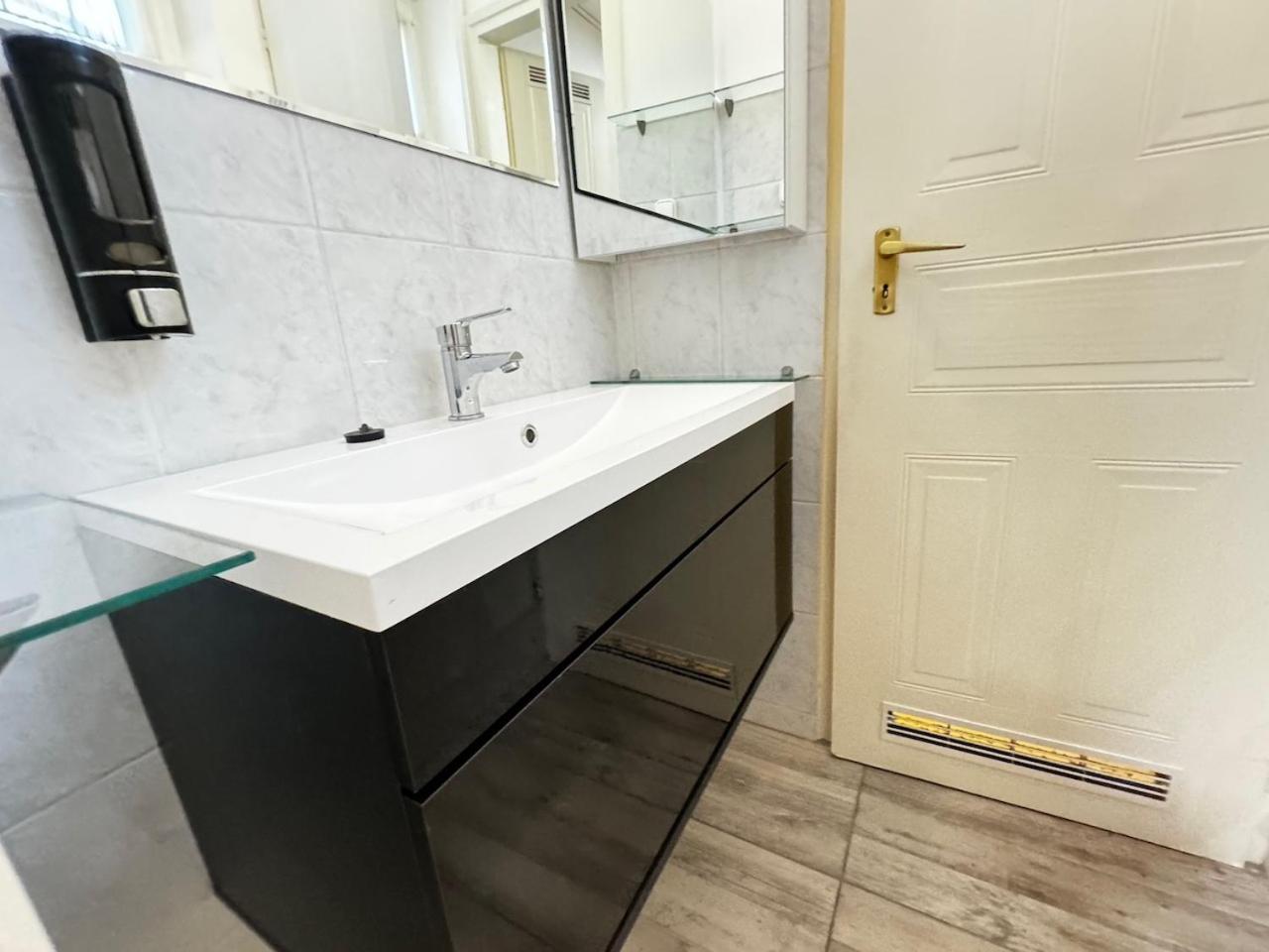 Apartment Sze Business